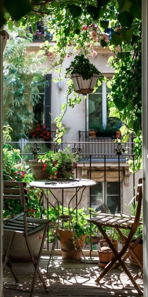 Hacks For Renters, Italian Balcony, Narrow Balcony, Bohemian Patio, Decorating Hacks, French Balcony, Backyard Balcony, Home Balcony, Balcony Plants