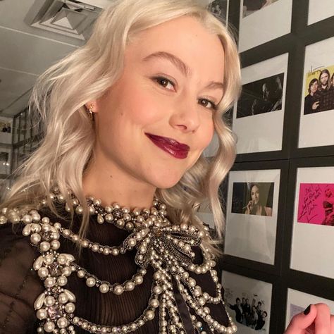 Phoebe Bridges Custom Gucci Skeleton Dress Phoebe Bridgers, Women In Music, Snl, Fav Celebs, Costume Halloween, Pretty People, Beautiful People, Blonde Hair, Skeleton