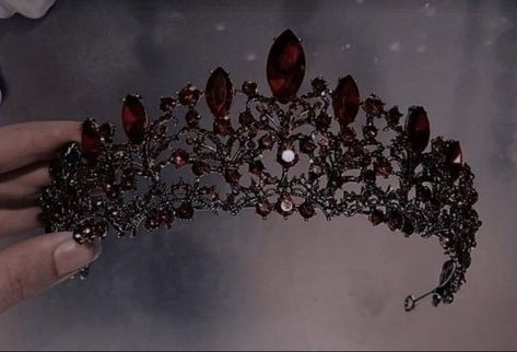 Aesthetic Crown, Fantasy Crown, Crown Aesthetic, Queen Aesthetic, Royalty Aesthetic, Royal Aesthetic, Red Crown, Beautiful Tiaras, Goth Wedding