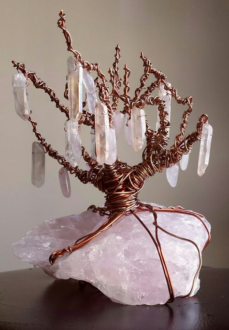 Quartz Craft Ideas, Quartz Crafts, Crystals Tree, Crystal Trees, Crystal Room Decor, Tree Rose, Crystal Room, Magia Das Ervas, Crystal Vibes