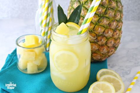 When the weather heats up, cool down with an easy homemade pineapple lemonade. This recipe can easily be doubled for your summer parties and barbecues. Grab your cocktail umbrellas, because you can also enhance the recipe with vodka for an adults-only twist. Summer Drinks Nonalcoholic Aesthetic, Pineapple Drink Aesthetic, Summer Lemonade Aesthetic, Pineapple Juice Aesthetic, Pineapple Aesthetic, Lemonade Aesthetic, Lemonade Beyonce, Pineapple Lemonade Punch, Pineapple Lemonade Recipe