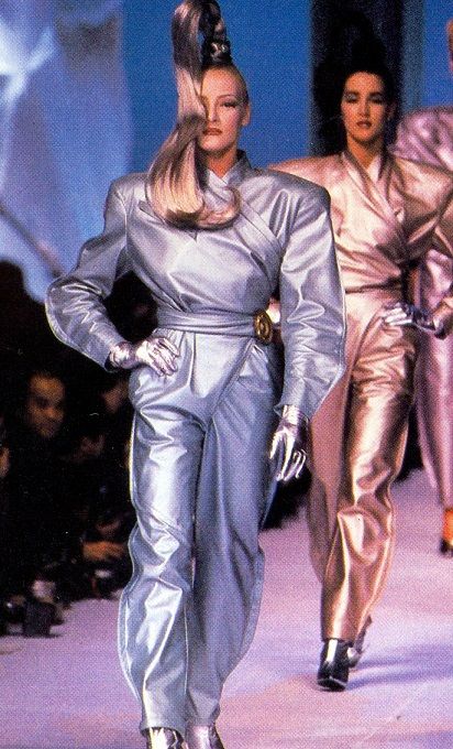 Thierry Mugler A/W 1986 Thierry Mugler 80s, Retro Futurism Fashion, Retro Future Fashion, Futurism Fashion, Space Fashion, Cyberpunk Fashion, Futuristic Fashion, 1980s Fashion, Thierry Mugler