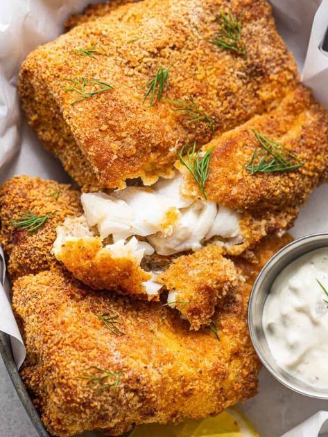 Easy Air Fryer Fish - Fit Foodie Finds Crispy Air Fryer Fish, Fresh Fish Recipes, Air Fried Fish, Air Fryer Fish Recipes, Air Fryer Recipes Vegetarian, Air Fryer Fish, Homemade Tartar Sauce, Easy Fish Recipes, Fish Tales