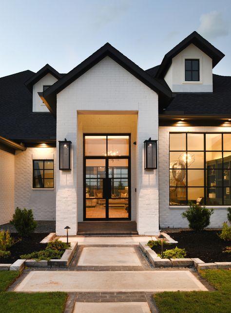 Transitional Tomball - Transitional - Exterior - Houston - by Morning Star Builders LTD | Houzz AU Small Bungalow Exterior, Scottsdale Home, Painted Brick Exteriors, Home Front Porch, Small Bungalow, Transitional Exterior, Brick Siding, Transitional Home, Bungalow Exterior