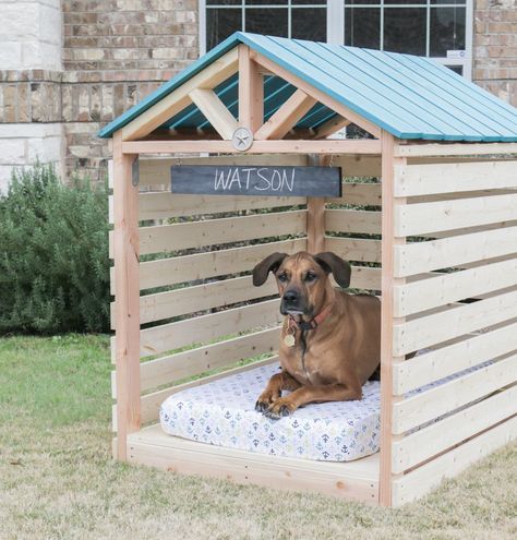 How to build a DIY doghouse gazebo in one weekend! Diy Doghouse, Pallet Dog House, Outdoor Dog House, Dog House Plans, Cool Dog Houses, Blogger Home, Dog House Diy, Dog Rooms, Bookshelves Diy