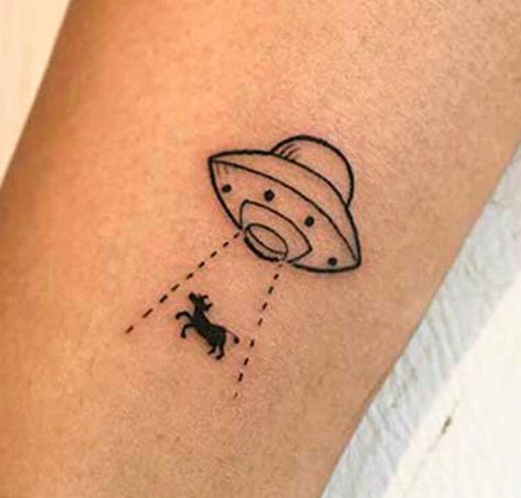 Niece Tattoo, Spaceship Tattoo, Cream Tattoo, Tattoo Removal Cost, Ufo Tattoo, Tatuagem Masculina Pequena, Cow Tattoo, Funky Tattoos, Alien Tattoo