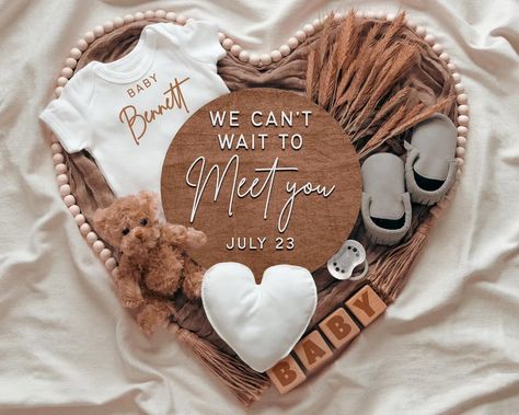 Baby Announcement Digital, Creative Pregnancy Announcement, Fun Baby Announcement, Cute Pregnancy Announcement, Baby Announcement Pictures, Digital Pregnancy Announcement, Baby Announcement Photos, Pregnancy Announcement Gifts