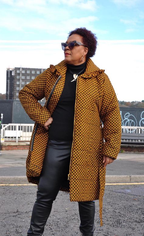 African Print Coat, African Clothing Stores, Ankara Jackets, Women's Puffer Coats, Coat Puffer, African Print Shirt, Mode Mantel, Afrocentric Fashion, African Fashion Traditional