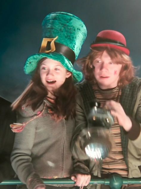 Ron And Ginny, Harry Potter Places, Slytherin Common Room, Harry And Ginny, Harry Potter Icons, Bonnie Wright, Rupert Grint, Ginny Weasley, Harry Potter Film