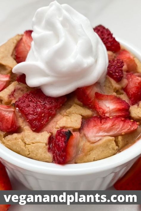 Strawberry Baked Oats, Protein Baked Oats, Food Polls, Baking With Protein Powder, Protein Dessert, Strawberry Protein, Protein Baking, High Protein Desserts, Keto Mug Cake