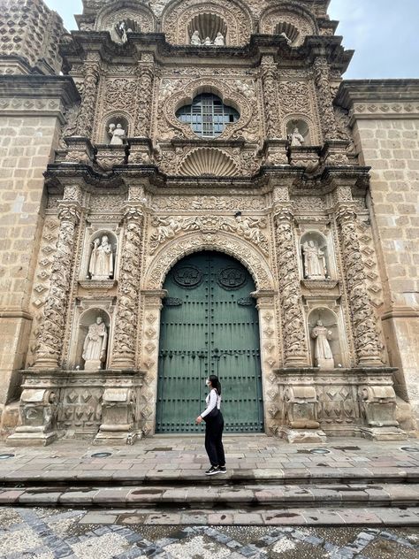 #fashion #instagram #aesthetic #peru #peruvian #peruviangirl #cajamarca #lima #limacity #fyp #travel #traditional #traveltips #poses #photography #pinterest #posesparafotos #poseideas Lima City, Spanish Conquistador, Dry Desert, 2025 Wedding, Pics Ideas, Colonial Architecture, Poses Photography, Lima Peru, Modern City