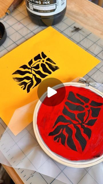 Screen Printing Paper, Silk Screen Printing Design, Silk Screen Printing Diy, Screen Printing Projects, Diy Screen, Diy Screen Printing, Screen Printing Process, Screen Painting, Screen Printing Ink