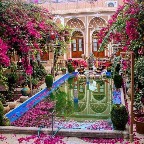 Every home in Iran has a unique garden. For centuries, the people of Persia have made it their goal to own and share a small piece of paradise. This particular oasis located in Yazd - one of the oldest cities in the world. Shiraz Iran, Iran Pictures, Iranian Architecture, Persian Architecture, Persian Garden, Iran Travel, Paradise Garden, Persian Culture, Iranian Art