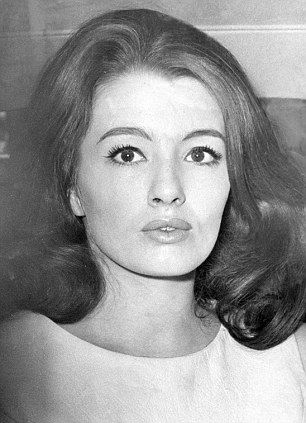 Christine Keeler in typical 1960's make up: Cat eye eyeliner, pale lips to create a pout, minimal cheek Christine Keeler, Soviet Spy, Eye Eyeliner, Pale Lips, Christopher Bailey, Swinging Sixties, Shopping Trolley, Farm Heroes, British Actresses