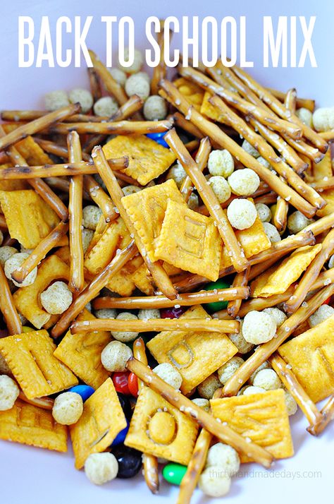 Back To School Party Food, School Traditions, Classroom Snacks, Healthy School Snacks, Snack Mixes, Healthy Afternoon Snacks, Preschool Snacks, Healthy School, School Treats