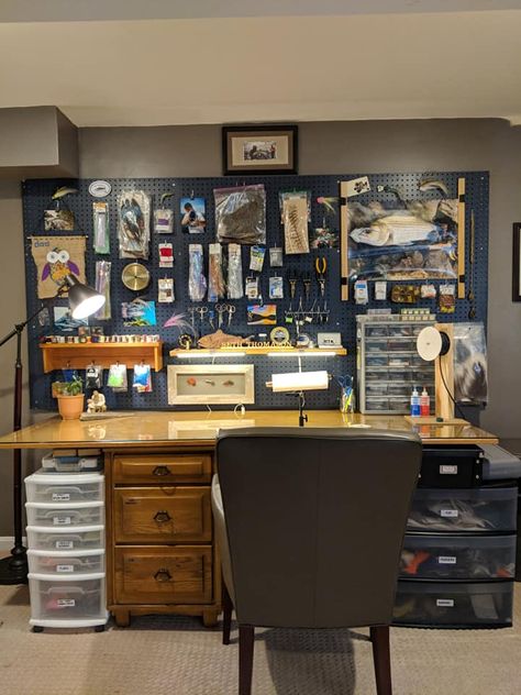 Fishing Station Garage, Pegboard Fishing Organization, Fly Fishing Gear Organization, Fly Tying Storage Ideas, Fishing Storage Room, Fishing Room Organization, Fly Fishing Room Ideas, Fly Tying Station Ideas, Diy Fly Tying Station