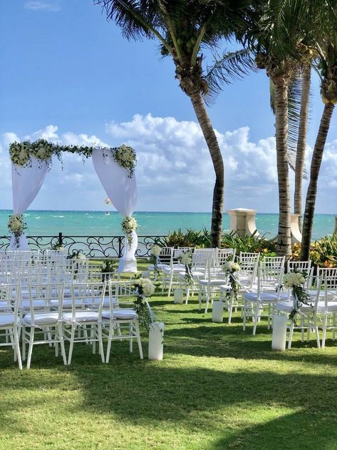 Outdoor Wedding Beach Ideas, Destination Wedding Aisle, Outside Wedding Ceremony Aisle, Wedding Places Beach, Beach Wedding Luxury, Marriage On The Beach, Ceremony Set Up, Beach Wedding Set Up, Beach Wedding Ideas Decorations