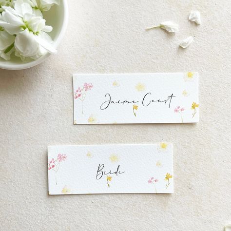 Watercolor Name Cards Wedding, Paper Name Cards, Place Cards Watercolor, Watercolor Place Cards, Flower Place Cards, Floral Place Cards, Name Place Cards Wedding, Name Cards Wedding, Wedding Features