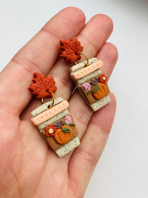 Polymer Halloween Earrings, Pumpkin Polymer Clay, Polymer Clay Halloween Earrings Diy, Pumpkin Polymer Clay Earrings, Polymer Clay Earring Techniques, Fall Clay Earring Ideas, Fall Earrings Clay, Autumn Polymer Clay Earrings, Polymer Clay Fall Earrings