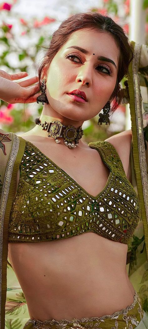 Rishi Khanna Actress, Rashi Khanna Saree, Rashi Khanna Hot, Raashi Khanna, Rashi Khanna, Desi Girl, Bff Pictures, Bollywood Stars, Actress Photos