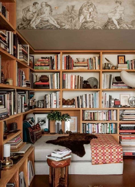 Book Corner Aesthetic, Home Interior Design Modern, 2024 Home Decor Trends, Modern Home Library, Corner Aesthetic, Library Home, Bookshelf Ideas, Book Corner, Home Library Design