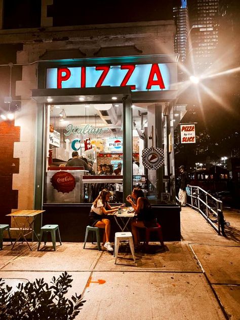 Cool Pizza Restaurants, Small Town Pizza Shop, New York Pizza Shop, Sauces For Lamb, Pizza Restaurant Aesthetic, Small Pizza Shop, Pizza Shop Interior, Pizza Restaurant Design, Pizzeria New York