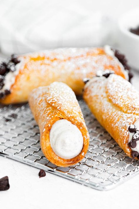 Air Fryer Eclairs, Cannoli Shell Recipe Air Fryer, Air Fryer Cannoli Shells, Christmas Air Fryer Recipes, Air Fryer Cannoli, Canolli Recipe, Zeppoli Recipe, Cannoli Recipe Easy, Air Fryer Recipes Eggplant