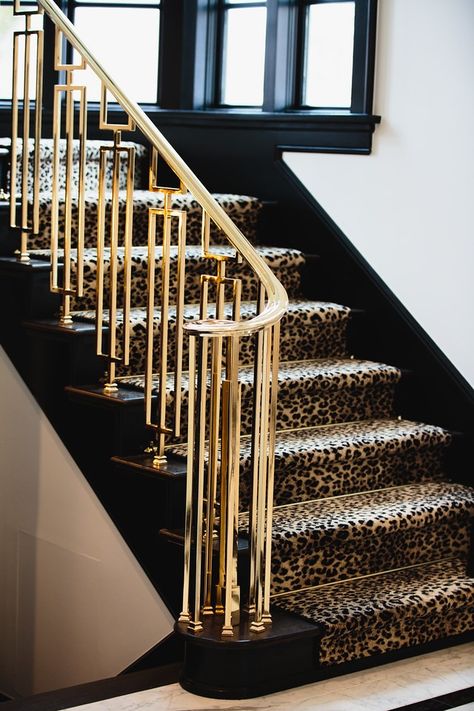 Gold Stair Railing, درابزين السلم, درج السلم, Staircase Design Modern, Staircase Railing Design, Steel Gate Design, Sharp Design, Stair Railing Design, Stair Carpet