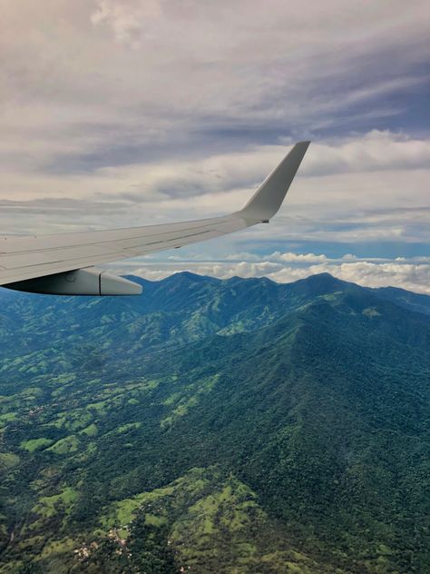 beautiful views from the plane to Costa Rica travel fun vacation destinations nature San Carlos Costa Rica, Costa Rica Volcano, Costa Rica Retreat, Cost Rica, Aesthetic Mountains, Jungle Life, San Jose Costa Rica, Vacation Photography, Costa Rica Vacation