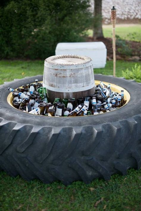 Wedding Ideas Country, Country Western Wedding, Rustic Farm Wedding, Romantic Outdoor Wedding, Barn Parties, Tractor Tire, Country Theme Wedding, Future Wedding Plans, Wedding Drink