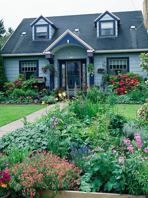 A street-side front yard flower garden adds a pocket of color and breaks up a large expanse of front lawn, creating lots of interest in just a small amount of space: http://www.bhg.com/gardening/landscaping-projects/landscape-basics/front-yard-flower-power/?socsrc=bhgpin032214reduceyourturf&page=15 Cottage Garden Layout, Cottage Front Yard, Garden Escape, Garden Wallpaper, Dry Creek, Homestead Survival, Front Yard Garden, Garden Layout, Bougainvillea