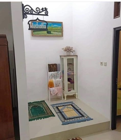 27 model mushola minimalis di dalam rumah! ~ 1000+ Inspirasi Desain Arsitektur Teknologi Konstruksi dan Kreasi Seni Living Room Design Diy, Muslim Prayer Room Ideas, Prayer Room Ideas, Prayer Corner, Country House Design, Interior Luxury, Tiny House Interior, Prayer Room, Home Inspiration