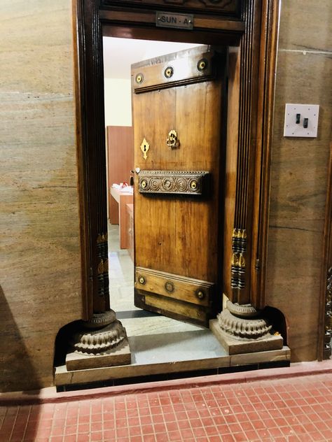 Antique Main Door Designs, Indian Main Door Designs, Main Door Design Photos, Wooden Window Design, Pooja Door Design, Main Doors, House Front Door Design, House Architecture Styles, Entry Gate