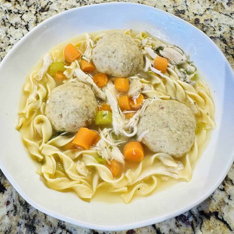 The Best Matzo Ball Soup Mozza Ball Soup, Chicken Matzo Ball Soup Recipe, Matzah Ball Soup Recipe, Matzo Ball Soup Recipe, Matzah Ball Soup, Turkey Noodle Soup, Matzah Ball, Matzo Ball, Matzo Ball Soup