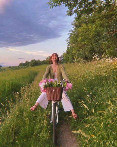 Instagram Bicycle Basket, A Gentle Reminder, Late Spring, Womens Bike, Beautiful Evening, Vintage Bikes, Bike Ride, Nature Art, Muse