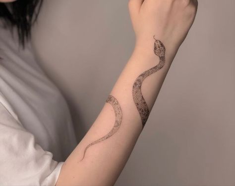 Slang Tattoo, Chaos Tattoo, Octopus Tattoo Sleeve, Whimsical Tattoos, Black And White Snake, American Traditional Tattoo Ideas, Traditional Tattoo Ideas, Snake Tattoos, Wrap Tattoo