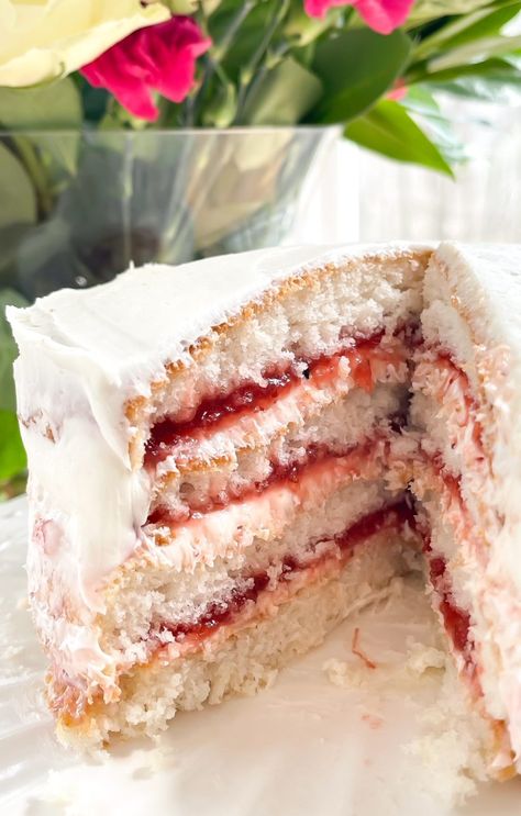 White Cake And Strawberries, Strawberry Preserves Cake, Old Fashioned Jelly Cake Recipes, White Cake With Strawberries, Strawberry Jelly Cake, White Cake With Strawberry Filling, Strawberry Cake Filling, Inside Cake, Cake With Strawberry