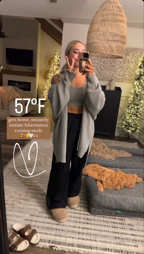 Comfy Relaxed Outfits, Fall At Home Outfits, Cozy Night In Outfit, Stay At Home Outfits Lazy Days, Trendy Lounge Wear Outfit, Pregnancy Fall Outfits, Comfy Winter Outfits Lazy Days, Cute Comfy Outfits For Winter, Fall Lounge Outfits