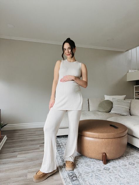 Maternity Style Fall, Pregnancy Ootd, Aesthetic On A Budget, Rich Mom Aesthetic, Prego Outfits, Pregnant Outfits, Pregnant Fashion, Fall Maternity Outfits, Rich Mom