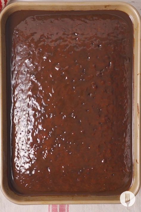 Malva Cake, Malva Pudding South Africa, Chocolate Malva Pudding, Chocolate Desert Recipes, Afrikaans Recipes, Steamed Pudding Recipe, Sago Recipes, Super Moist Chocolate Cake, Chocolate Sauce Recipes