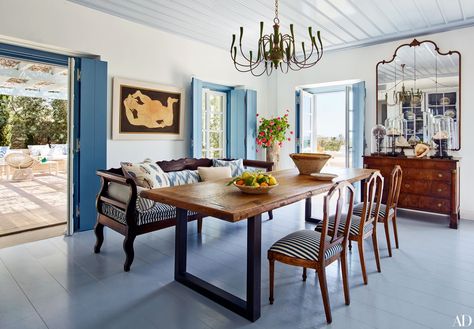 5 Creative Home Decorating Ideas for Summer Photos | Architectural Digest Isabel Lopez Quesada, Blue And White Dining Room, Greek Interior, Greek Home, Greek House, Classic Chandelier, Greek Design, White Dining Room, Casa Vintage