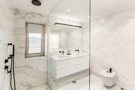 Quartz Shower Walls, Shower Mold, Marble Shower Tile, Quartz Bathroom, Mold In Bathroom, Bathroom Shower Walls, Cleaning Mold, Marble Showers, Wet Room