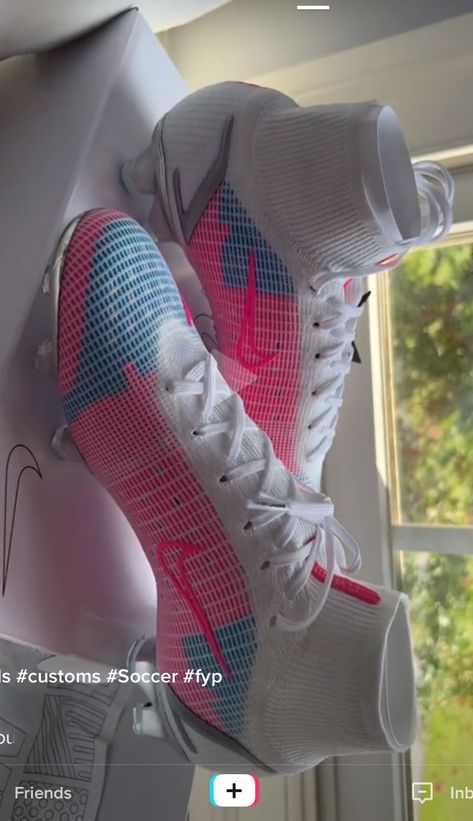 Aesthetic Soccer Cleats, Cute Soccer Cleats Nike, Preppy Soccer Cleats, Football Boots Aesthetic, Cleats Aesthetic, Soccer Cleats Aesthetic, Cute Soccer Cleats, Soccer Cleats Women, Pink Cleats