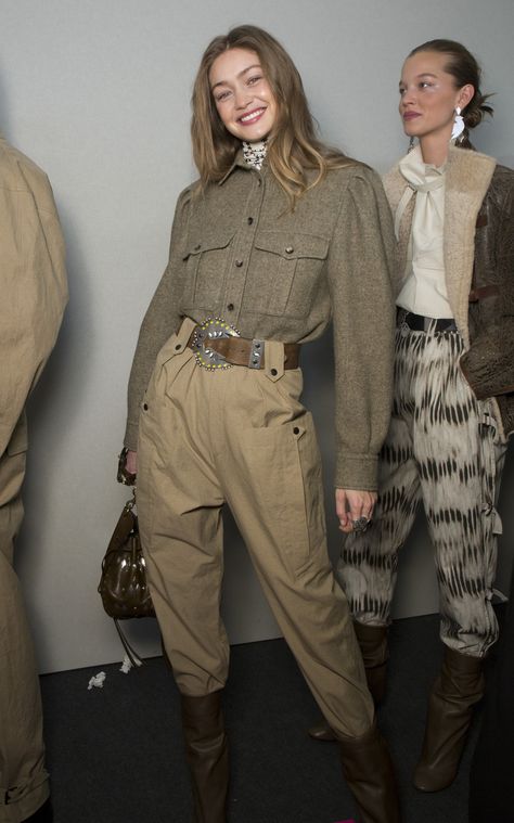 Isabel Marant Yerris High Waisted Cargo Pants Winter Outer, Bekväma Outfits, Safari Outfits, Gigi Style, Tweed Top, Study Better, Looks Country, Paris Mode, Safari Style