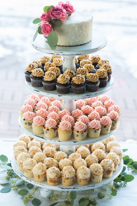 Mini Cupcake Tower, Mini Cupcakes Wedding, Cupcake Tower Birthday, Smu Graduation, Cupcake Wedding Tower, Costco Wedding Cakes, 60 Cupcakes, Mini Cupcake Display, Cupcakes Tower