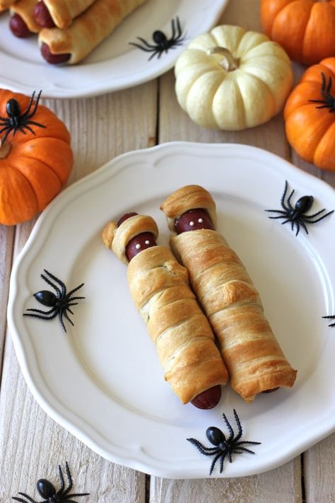 Butterbeer | Halloween Party Recipes | POPSUGAR Food Photo 31 Halloween Fingerfood, Mummy Hot Dogs, Menu Halloween, Halloween Breakfast, Halloween Menu, Fingerfood Party, Halloween Treats For Kids, Party Appetizers Easy, Halloween Appetizers