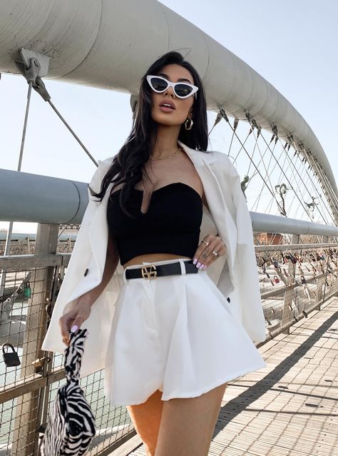 Rich Women Outfits Summer, Outfit Brunch Verano, Outfits To Travel In Airports, Old Money Date Outfit, Elegant Casual Outfit Summer Classy, Rich Women Outfits, Bangkok Outfit, Cafe Outfit, Late Summer Outfits