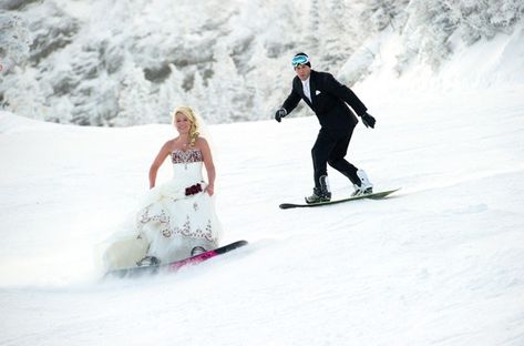 Snowboarding Wedding, Snowboard Wedding, Winter Mountain Wedding, Order Of Wedding Ceremony, Ski Wedding, Engagement Stories, Romantic Picnics, Wedding 2015, Wedding Pics