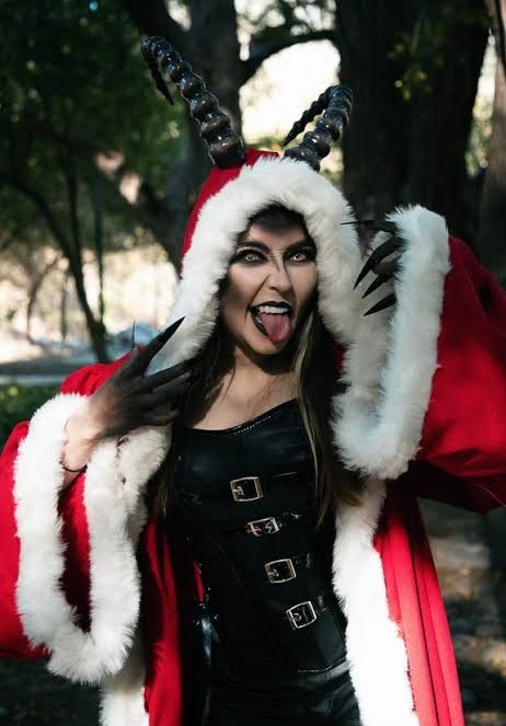 Female Junkrat, Doll Makeup Halloween, Demon Costume, Elf Cosplay, Christmas Horror, Christmas Makeup Look, Holiday Makeup Looks, Xmas Elf, Halloween Makeup Pretty