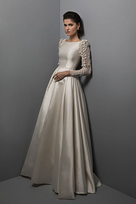 Chana Marelus, Gaun Fashion, 파티 드레스, فستان سهرة, Modest Wedding Dresses, Wedding Dress Long Sleeve, Beautiful Gowns, Dream Dress, Bridal Collection